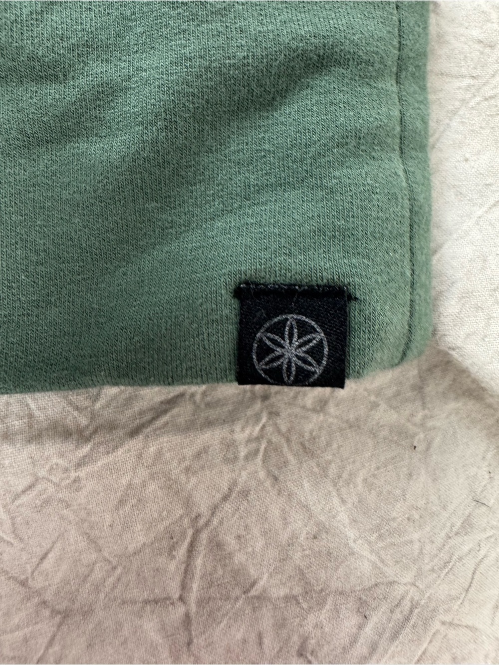 GAIAM Olive Green Pullover Hoodie NWT Large - Picture 10 of 13